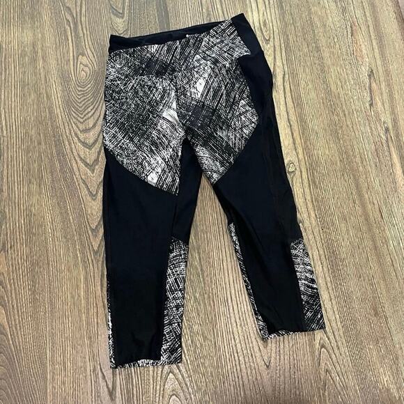 Bally Total Fitness Capri Leggings High-Rise Pull-On Printed Black White Size S - Picture 1 of 8
